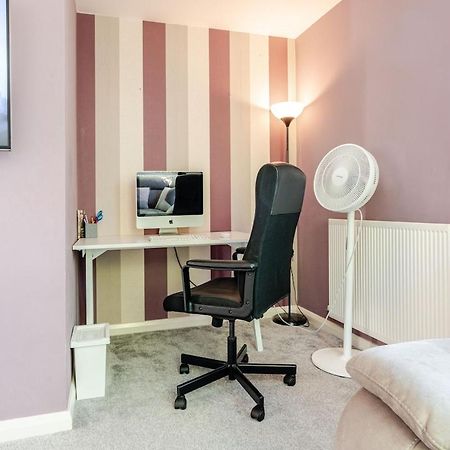 Comfortable 3-Storey House With Free Car Parking Manchester Luaran gambar