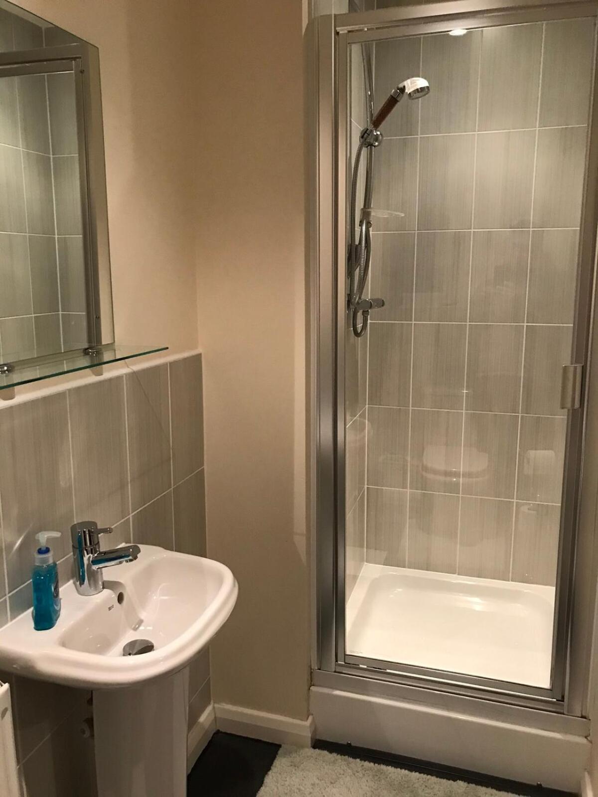 Comfortable 3-Storey House With Free Car Parking Manchester Luaran gambar