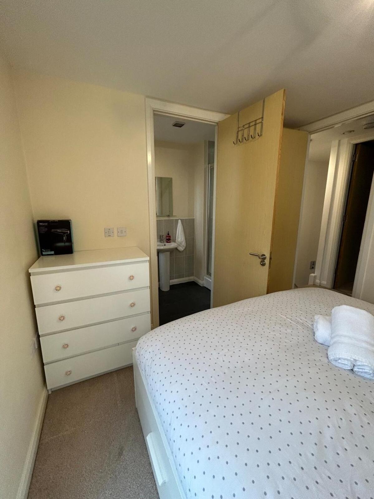 Comfortable 3-Storey House With Free Car Parking Manchester Luaran gambar