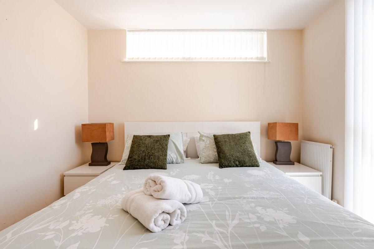 Comfortable 3-Storey House With Free Car Parking Manchester Luaran gambar