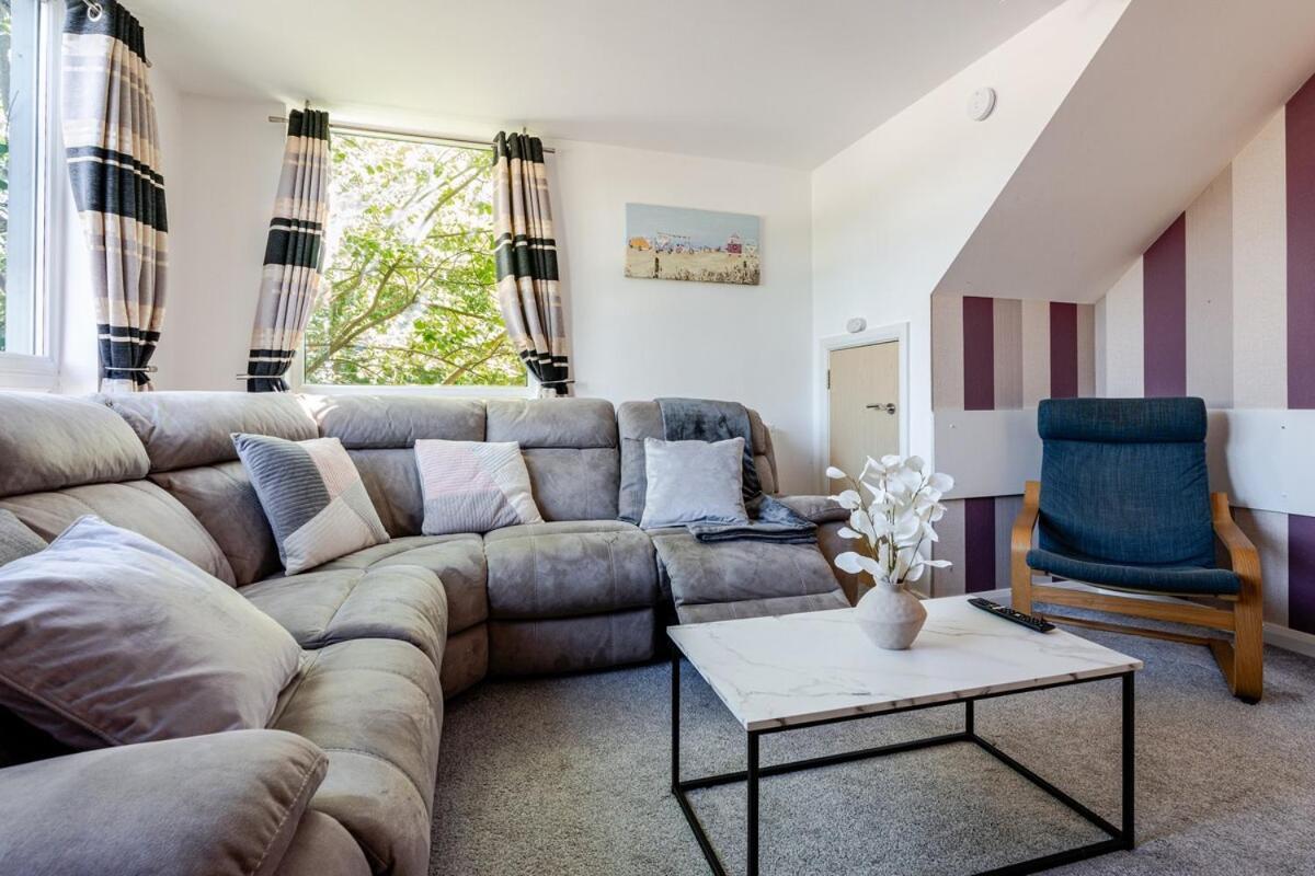 Comfortable 3-Storey House With Free Car Parking Manchester Luaran gambar